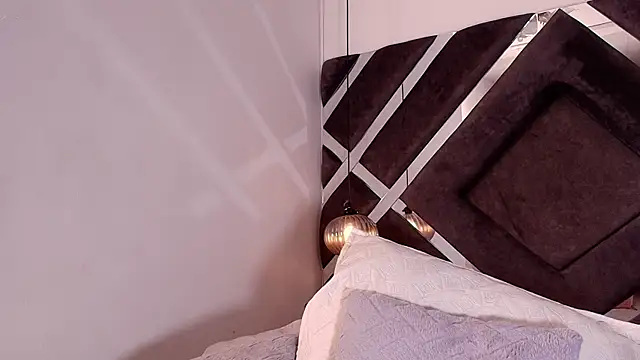 sara lopee1 online show from October 31, 2025, 12:02 pm