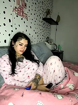 tempzzz12 online show from October 2, 2025, 7:34 am