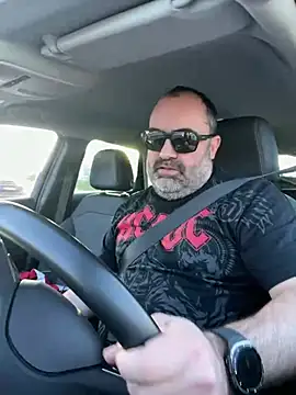 fuocovivo4 online show from March 7, 2025, 4:33 pm