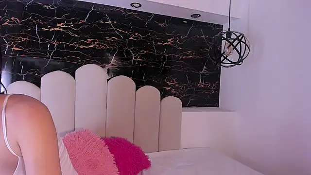 Annyrosee online show from December 4, 2025, 8:30 pm