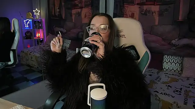 kaisajenner online show from February 19, 2025, 4:44 pm