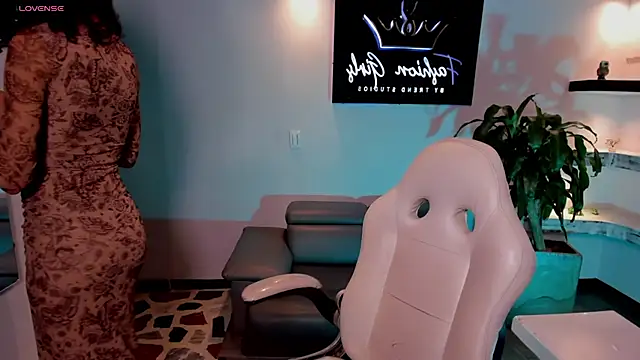 allicemackenzie online show from October 12, 2025, 4:58 am