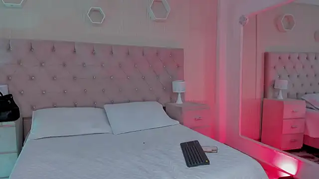 allicemackenzie online show from September 21, 2025, 7:02 am