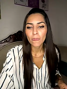 Sofiadelacruz online show from October 3, 2025, 10:33 pm