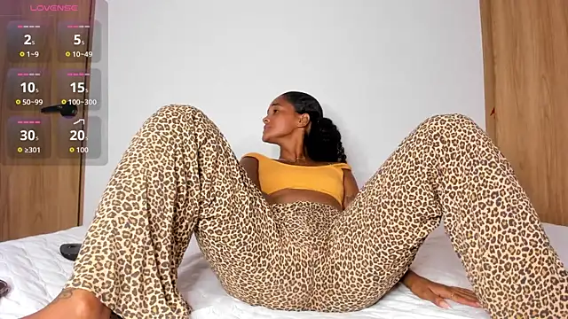 Snapshot of curly_sweett1 chatting on September 12, 2025, 11:59 pm curly sweett1 online show from September 12, 2025, 11:59 pm