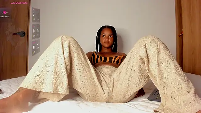 Snapshot of curly_sweett1 chatting on September 28, 2025, 11:55 pm curly sweett1 online show from September 28, 2025, 11:55 pm