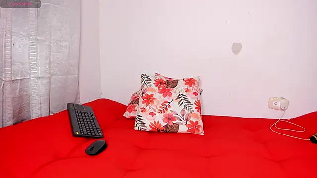 Snapshot of curly_sweett1 chatting on February 18, 2025, 3:20 pm curly sweett1 online show from February 18, 2025, 3:20 pm