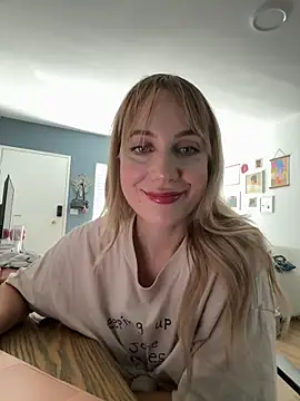 rileylovesyou online show from September 9, 2025, 10:30 pm