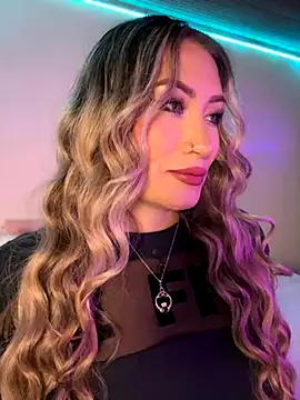 Lally Valencia   online show from September 18, 2025, 7:55 am