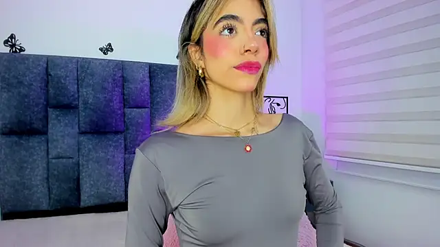 Snapshot of Violetta_Ficher chatting on February 2, 2026, 2:32 am Violetta Ficher online show from February 2, 2026, 2:32 am