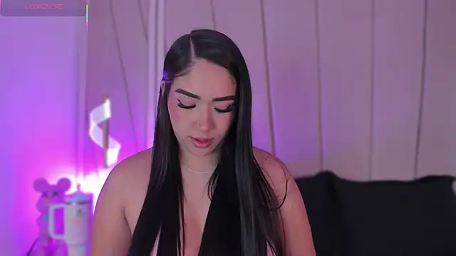 Nikki vega online show from February 21, 2025, 7:01 am