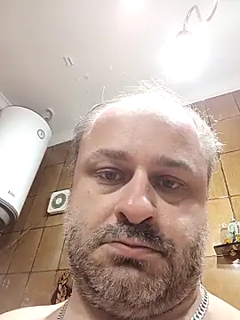 Snapshot of NAvoglia chatting on May 8, 2026, 4:33 pm NAvoglia online show from May 8, 2026, 4:33 pm