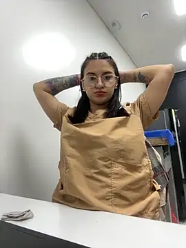 Emma Giraldo online show from October 5, 2025, 3:03 pm