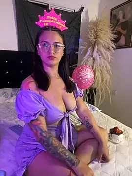 Emma Giraldo online show from September 30, 2025, 12:05 am