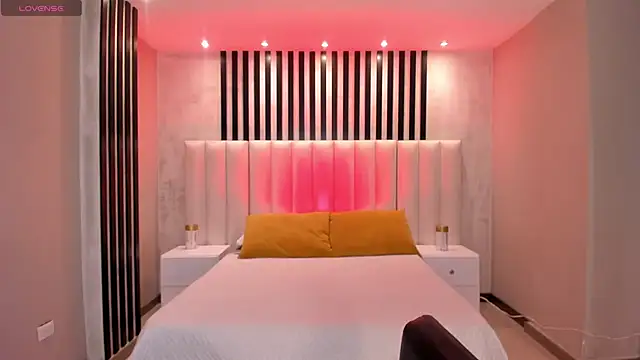 IsabellaKroft online show from March 19, 2025, 10:09 pm