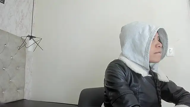 Snapshot of Raichell_ chatting on June 1, 2026, 11:54 am Raichell online show from June 1, 2026, 11:54 am