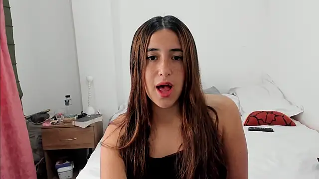 Snapshot of __leaa chatting on February 20, 2025, 8:47 pm leaa online show from February 20, 2025, 8:47 pm