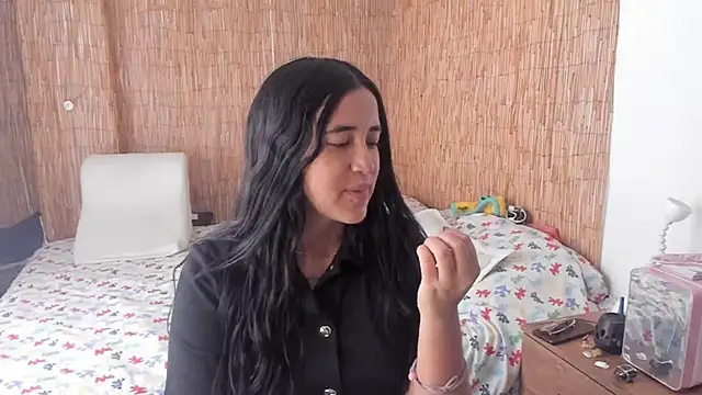 Snapshot of __leaa chatting on October 5, 2025, 7:59 pm leaa online show from October 5, 2025, 7:59 pm