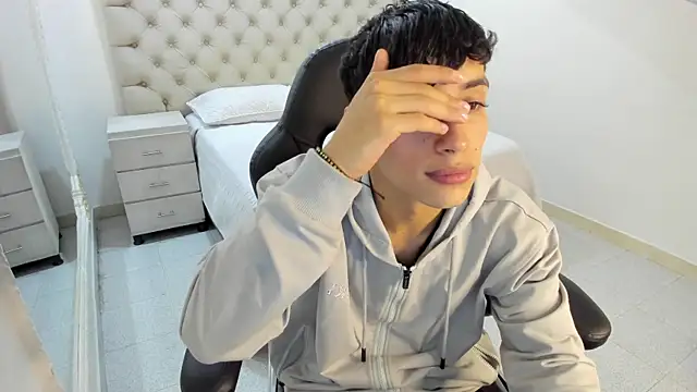 JhoanLeandro online show from November 15, 2025, 5:00 am