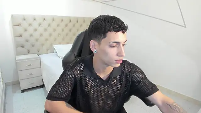 JhoanLeandro online show from September 22, 2025, 6:08 am