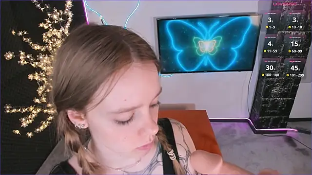 Snapshot of kitness_sky chatting on February 9, 2025, 12:52 pm kitness sky online show from February 9, 2025, 12:52 pm