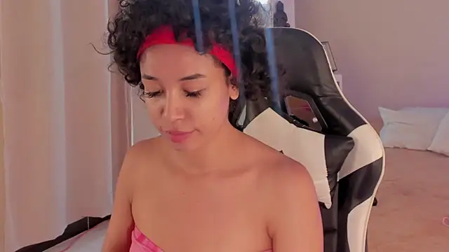 leahaltomm online show from March 5, 2025, 6:45 pm