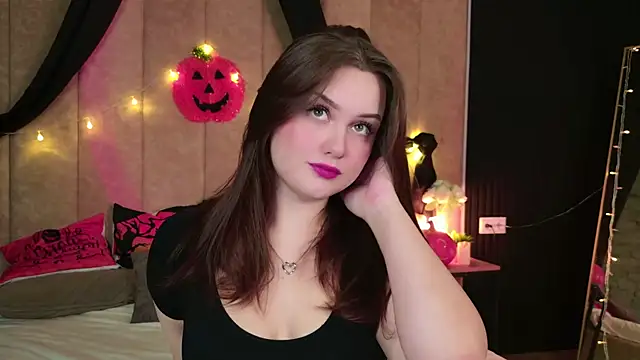 Kendra Parlow online show from October 20, 2025, 8:53 pm