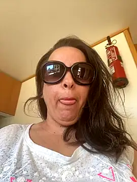 laarti online show from September 14, 2025, 11:43 am