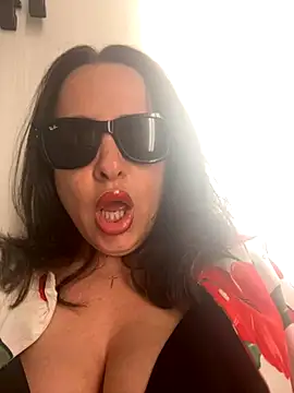 laarti online show from October 11, 2025, 6:20 pm