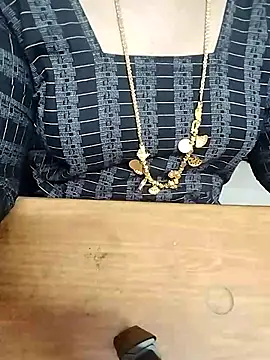 Tamil Radha online show from October 4, 2025, 5:47 pm