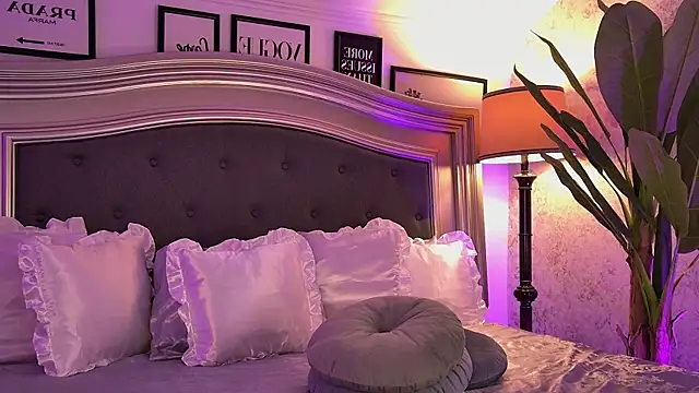 Amber Luna online show from September 28, 2025, 5:25 am