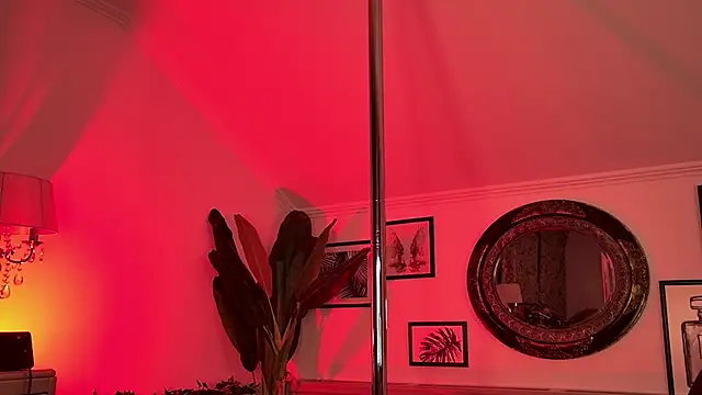 Amber Luna online show from November 3, 2025, 4:10 pm