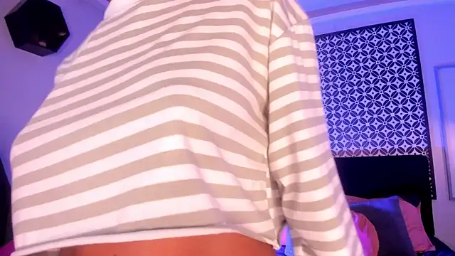 Gigi Strawberry online show from March 14, 2025, 7:37 am