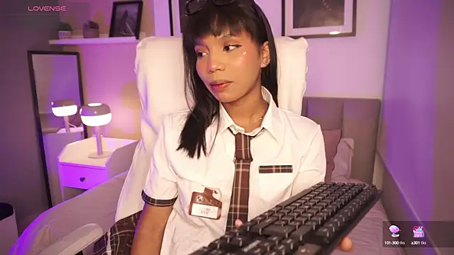 Gigi Strawberry online show from October 17, 2025, 5:11 am