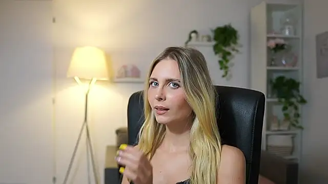 Snapshot of catecrago_ chatting on September 16, 2025, 1:56 pm catecrago online show from September 16, 2025, 1:56 pm