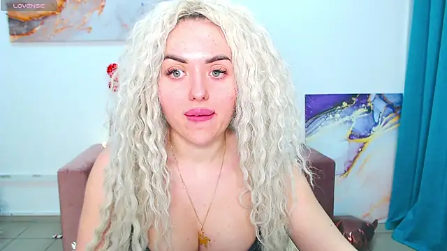 MissisCaty online show from February 25, 2025, 7:38 pm