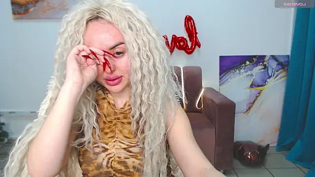 MissisCaty online show from February 25, 2025, 10:42 pm