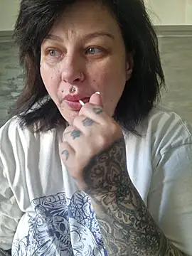 Snapshot of CannabisQueenn chatting on April 28, 2026, 7:02 am CannabisQueenn online show from April 28, 2026, 7:02 am