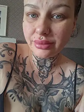 CannabisQueenn online show from April 10, 2026, 7:04 am