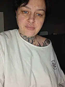 CannabisQueenn online show from April 12, 2026, 9:18 pm