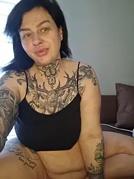 Snapshot of CannabisQueenn chatting on May 8, 2026, 7:01 am CannabisQueenn online show from May 8, 2026, 7:01 am