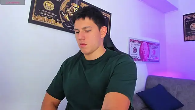 JamesCr  online show from March 11, 2025, 8:20 pm