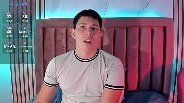 JamesCr  online show from March 12, 2025, 9:24 pm