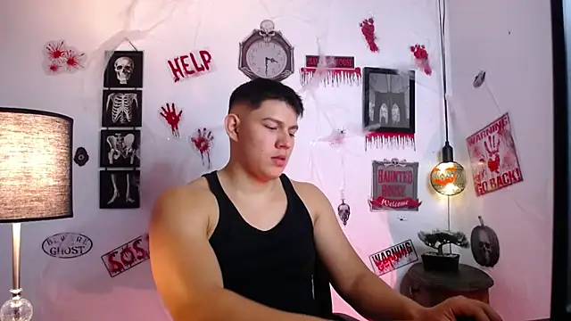 JamesCr  online show from October 26, 2025, 1:28 am