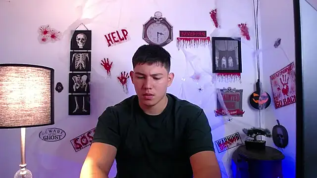 JamesCr  online show from October 31, 2025, 11:18 am