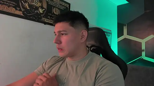 JamesCr  online show from September 10, 2025, 2:54 am