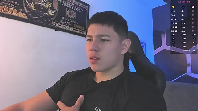 JamesCr  online show from September 15, 2025, 12:16 pm