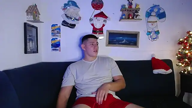 JamesCr  online show from November 28, 2025, 2:12 am