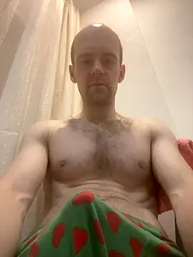 LynnAhNight online show from November 6, 2025, 3:21 am