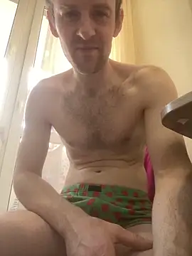 LynnAhNight online show from April 4, 2026, 5:03 am